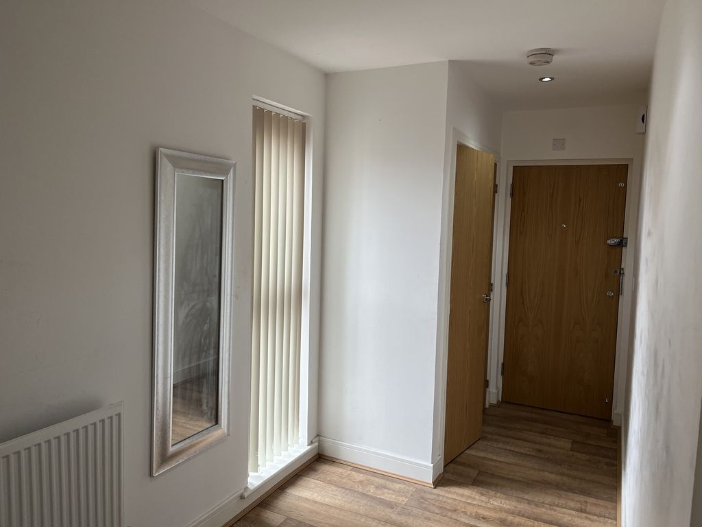 Property photo 2 of 11 Entrance Hallway Pic 2