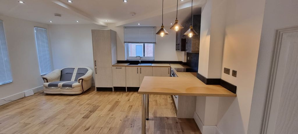 Property photo 1 of 8 Kitchen/Lounge