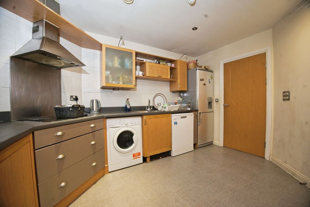Property photo 2 of 17 Kitchen