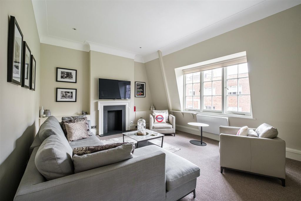 Property photo 1 of 21 14-18-E-Sloane-Court-East-5.Jpg