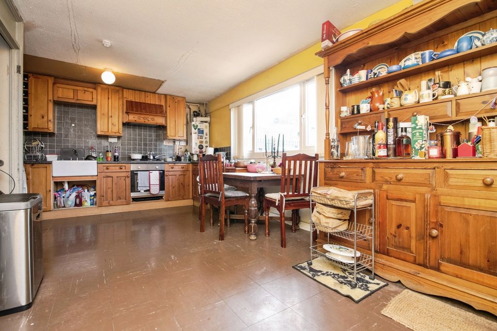 Property photo 2 of 16 Photo