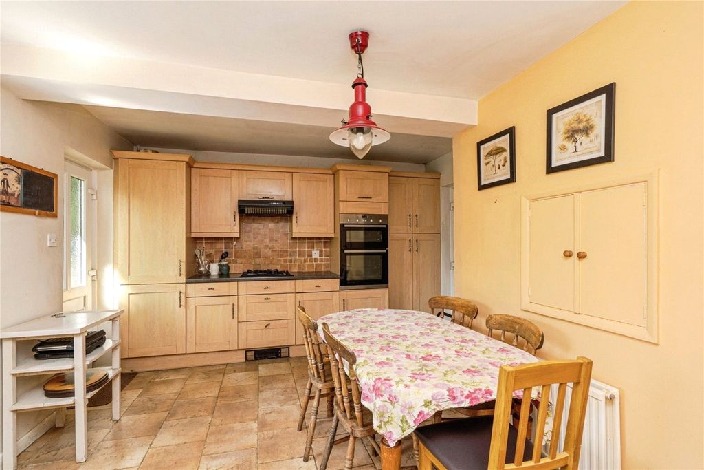 Property photo 3 of 38 Picture No. 37