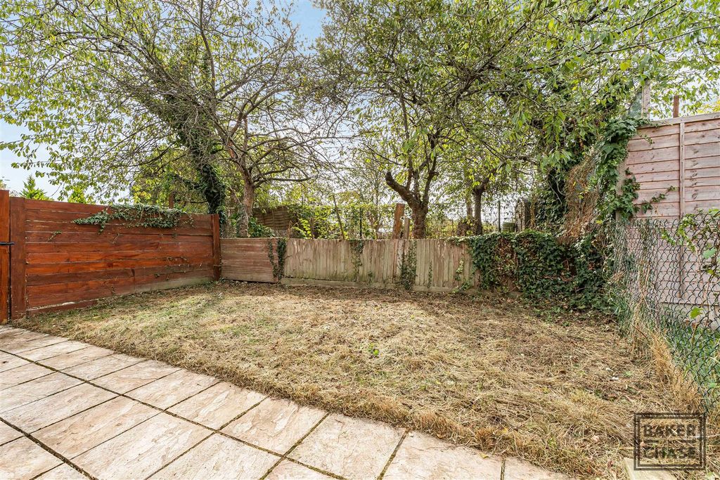 Property photo 2 of 20 Private Garden