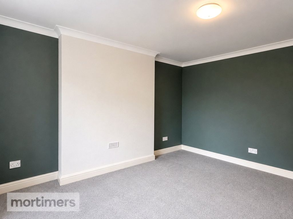 Property photo 3 of 10 Living Room