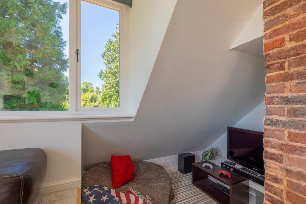 Property photo 2 of 34