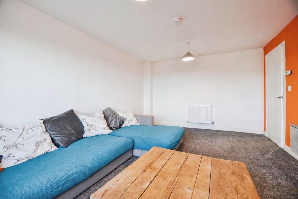 Property photo 3 of 20