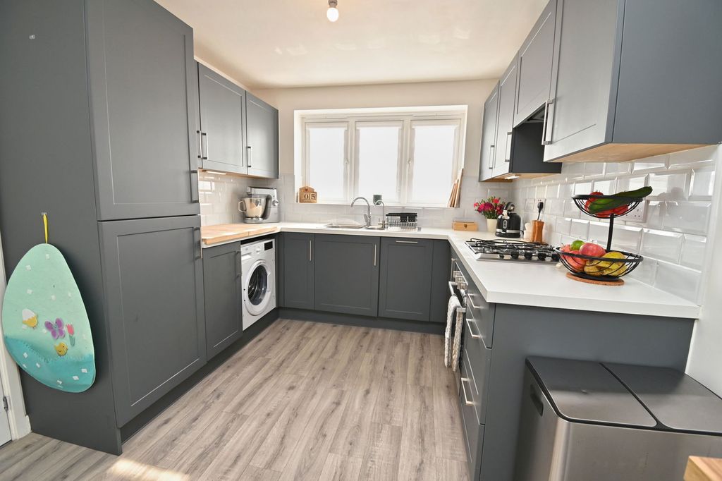 Property photo 3 of 21