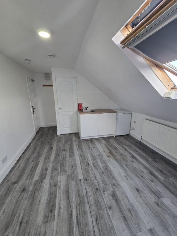 Property photo 3 of 4 Room