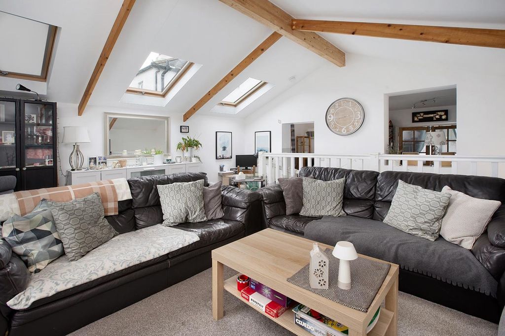 Property photo 3 of 25