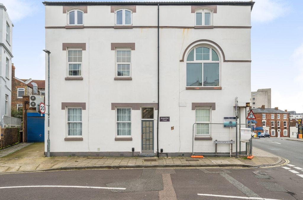 Property photo 1 of 9 1418739-11-699851...