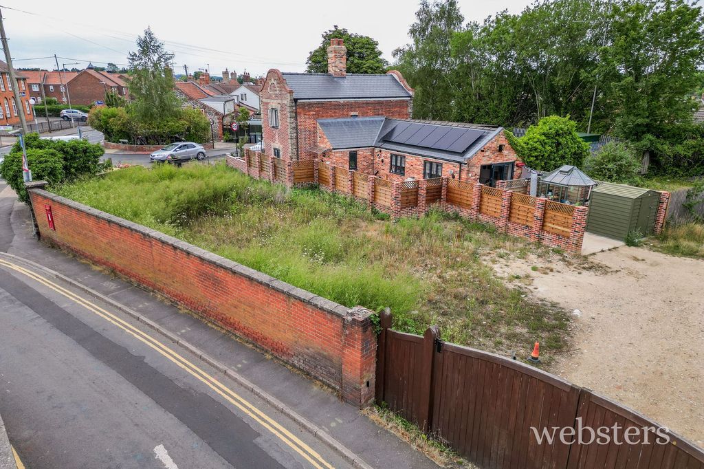 Property photo 3 of 12