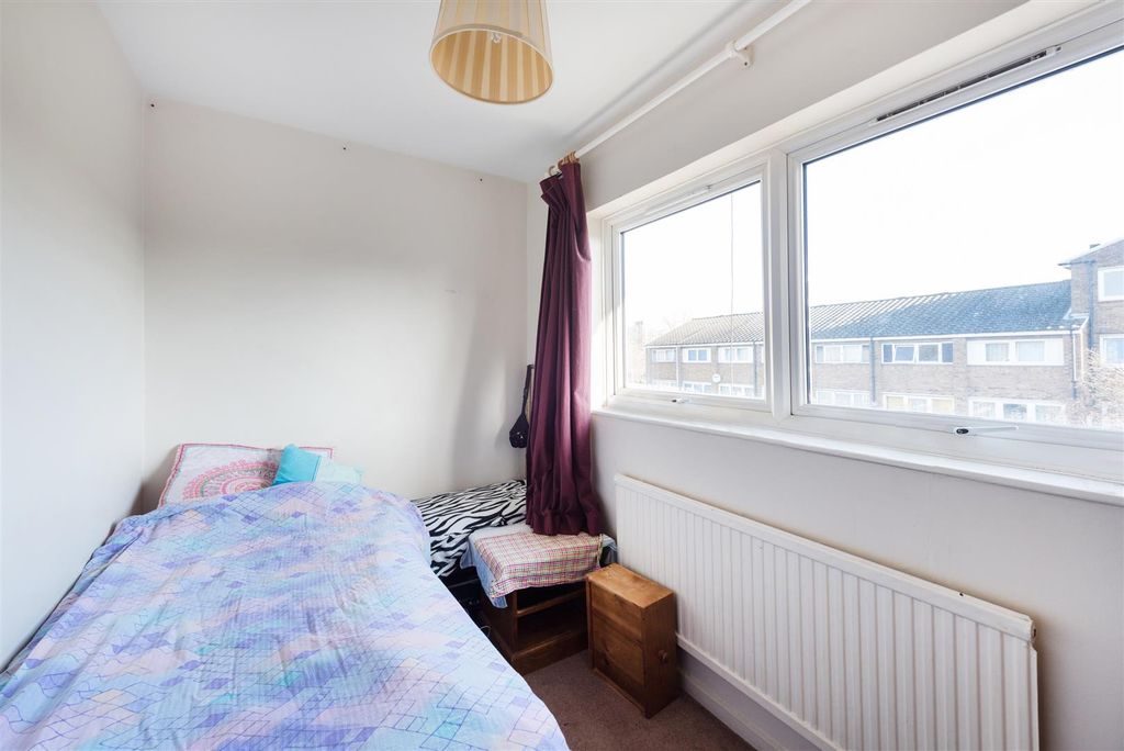 Property photo 3 of 8 Ancill Close 9 Ph 3.Jpg