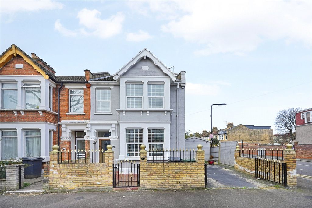 Property photo 1 of 33 Picture No. 02