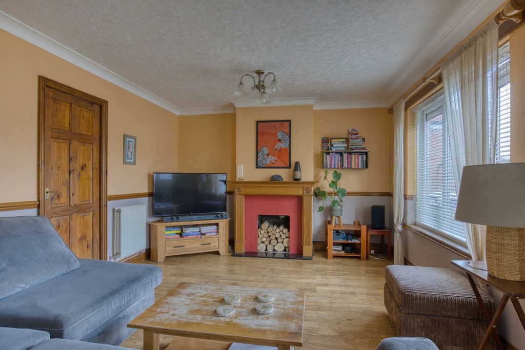 Property photo 2 of 16 Ewemove Taunton Bacon Drive (20)