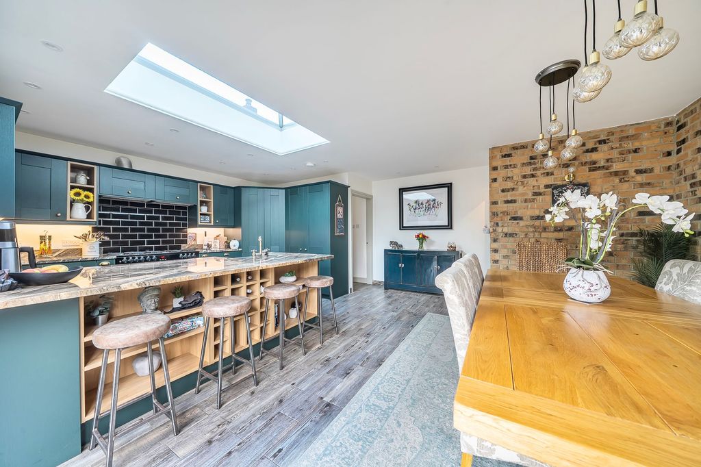 Property photo 1 of 21