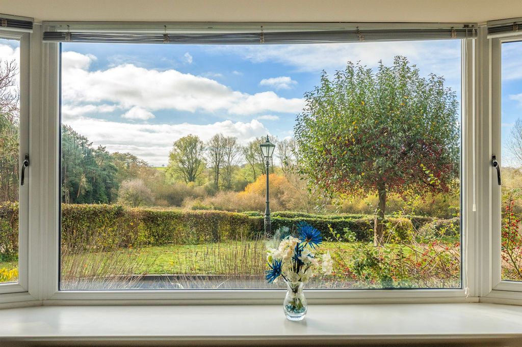 Property photo 2 of 30