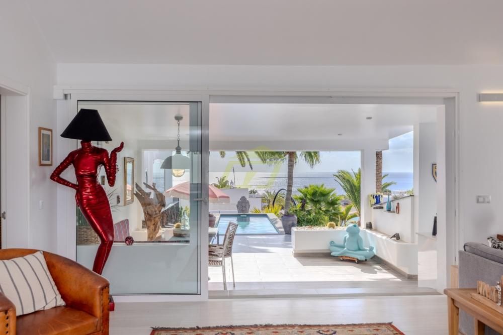 Property photo 2 of 27