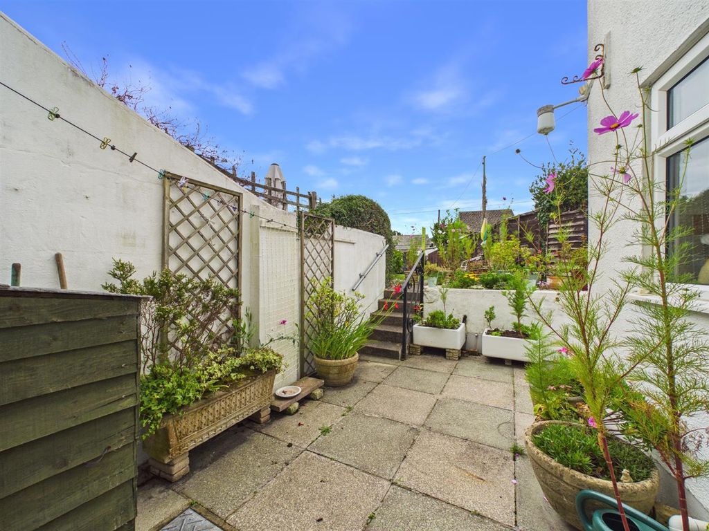 Property photo 3 of 16 Garden