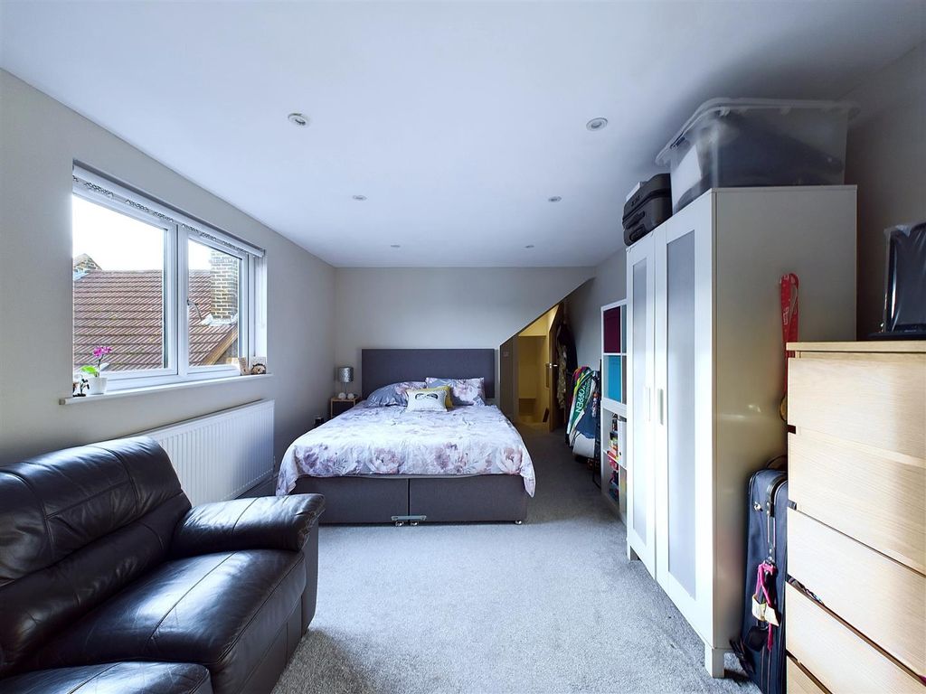 Property photo 3 of 17 Cam02885G0-Pr0260-Still015.Jpg