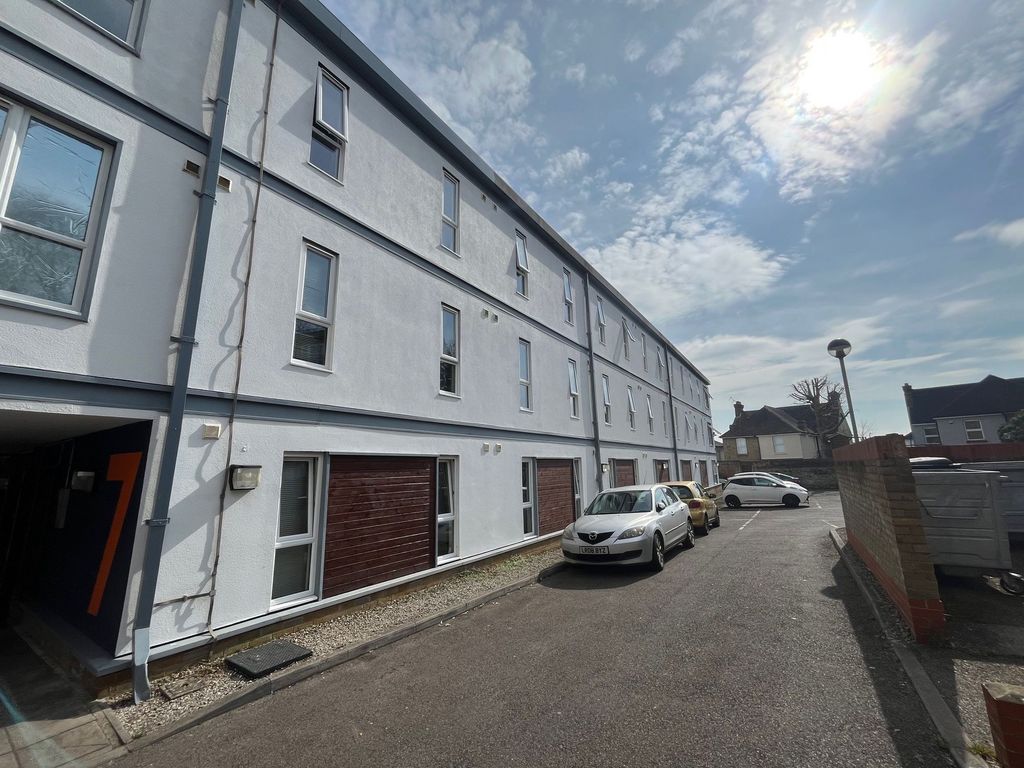 Property photo 1 of 6