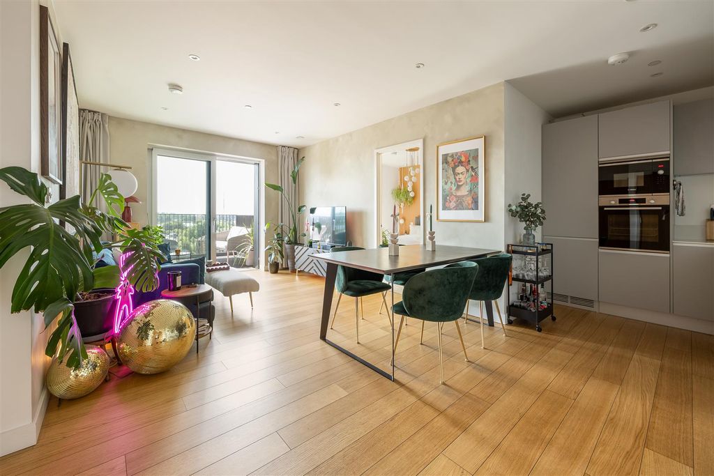 Property photo 1 of 23 Ferry Lane, E17