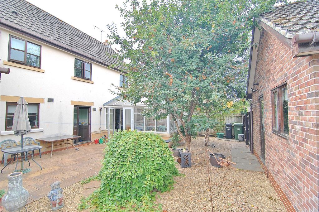 Property photo 2 of 15 Picture No. 16