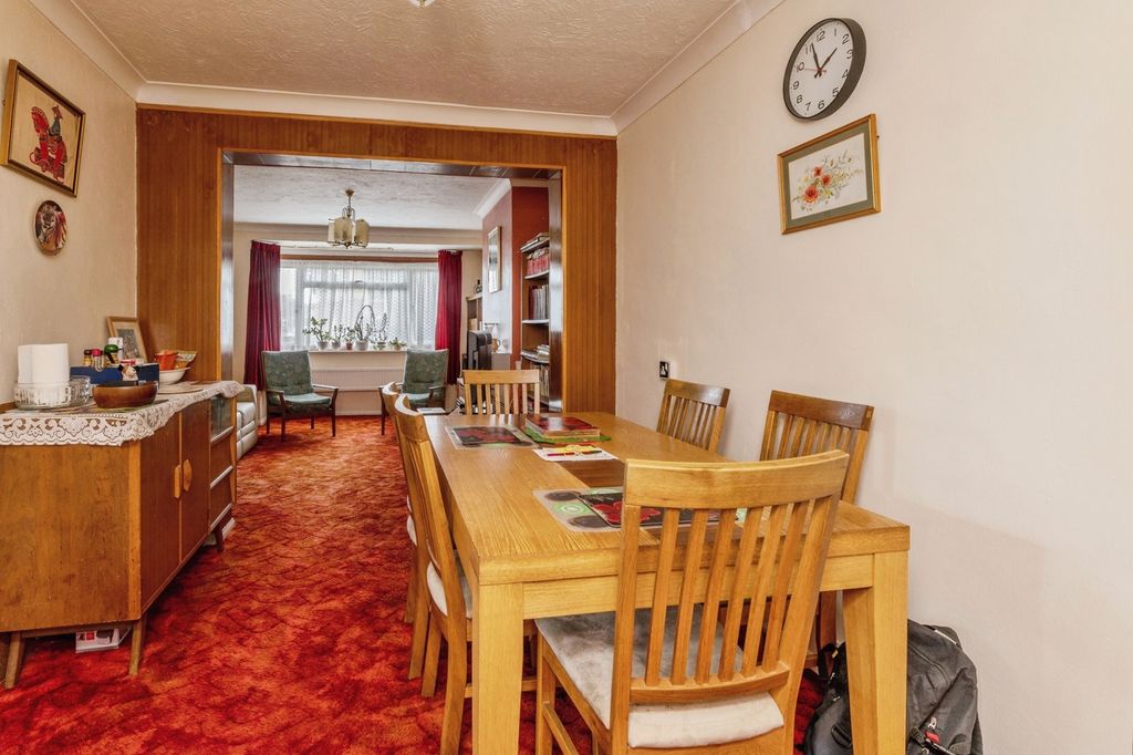 Property photo 3 of 17 Lounge Diner