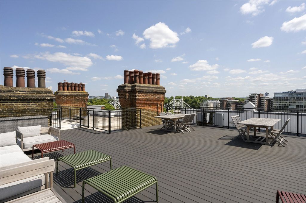 Property photo 2 of 13 Terrace