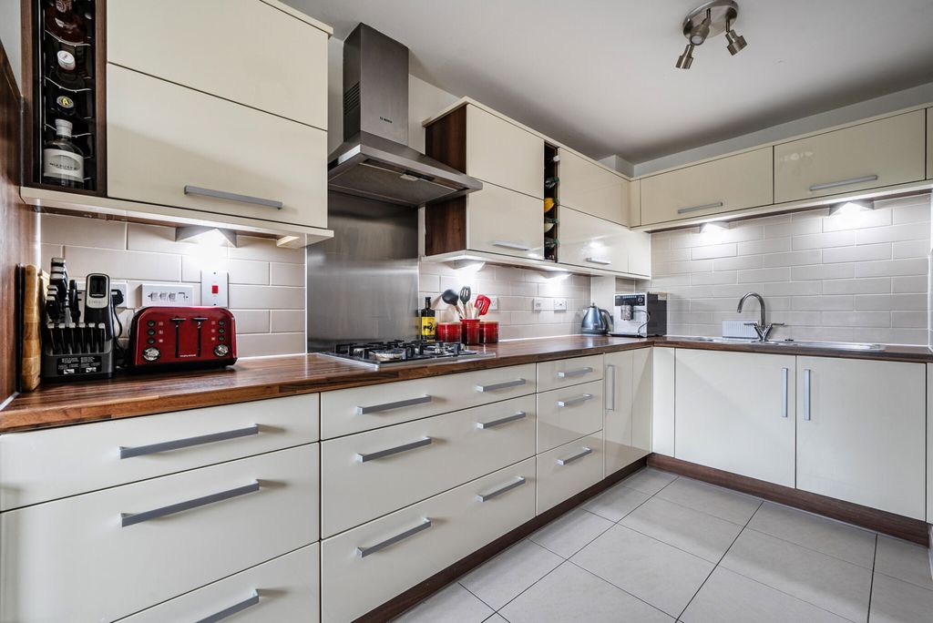 Property photo 2 of 26 1434595-3-69c674E...