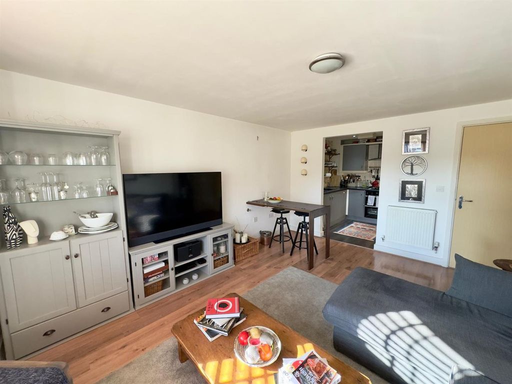 Property photo 3 of 19 Living Room