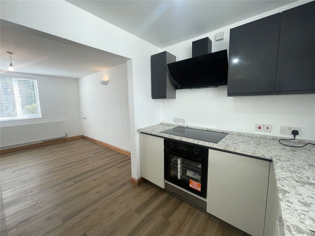 Property photo 2 of 11 Picture No. 18