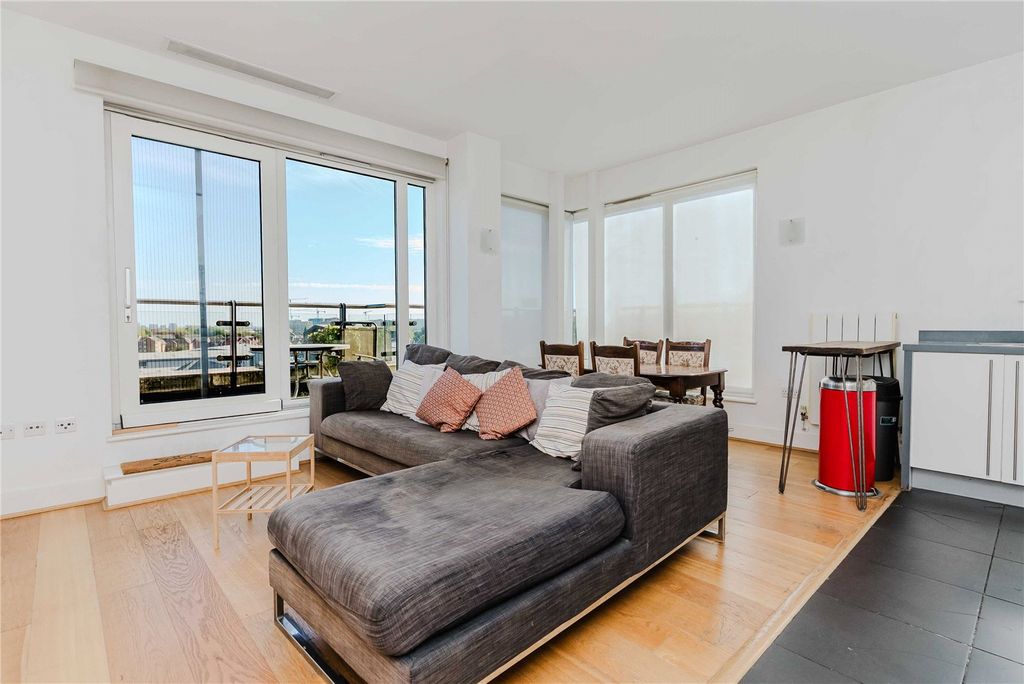 Property photo 2 of 28 Picture No. 44