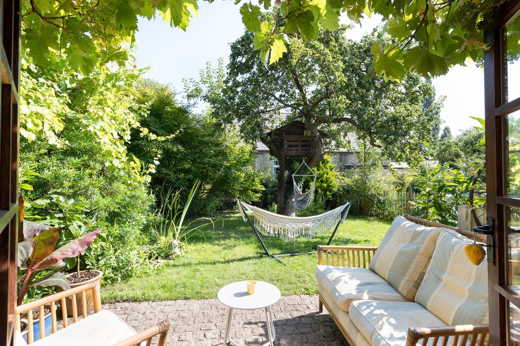 Property photo 3 of 25