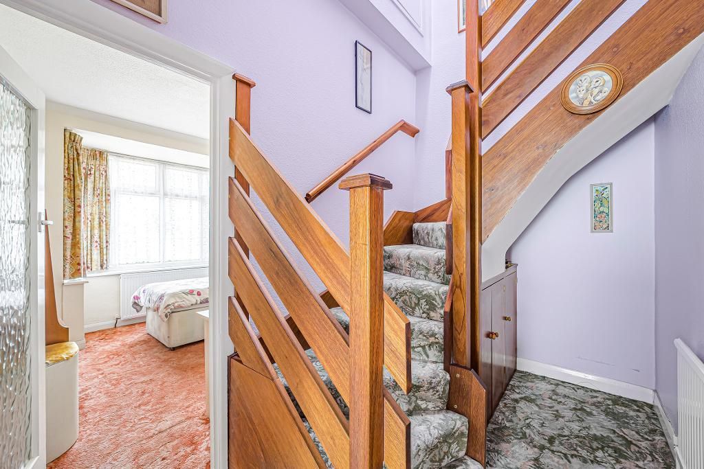 Property photo 2 of 16 Entrance Hall