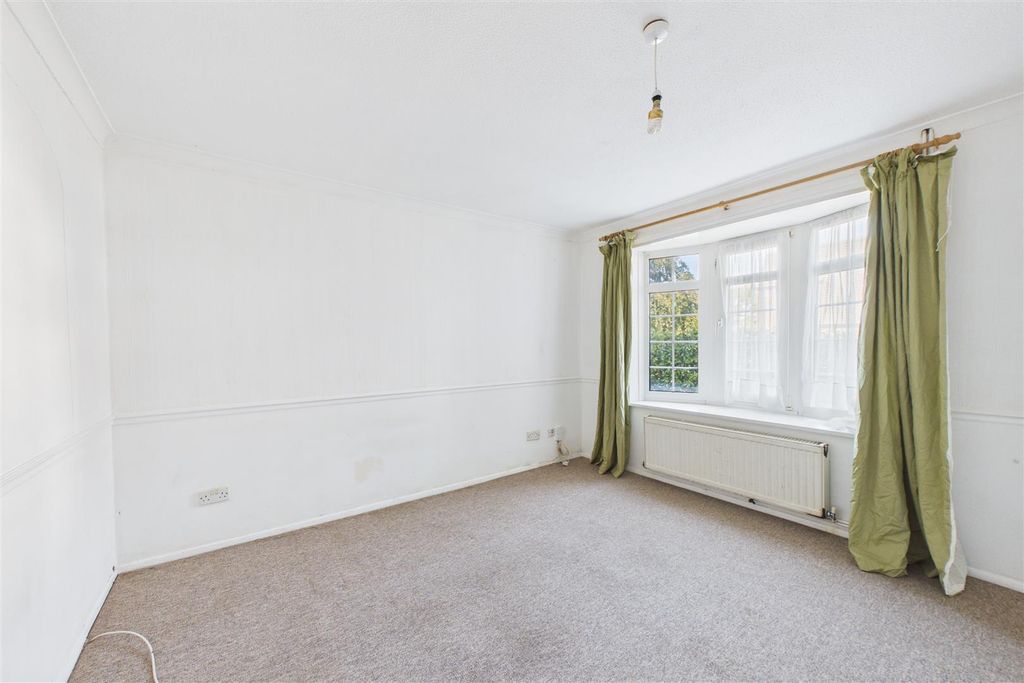 Property photo 2 of 13 Cam04234G0-Pr0403-Still010.Jpg