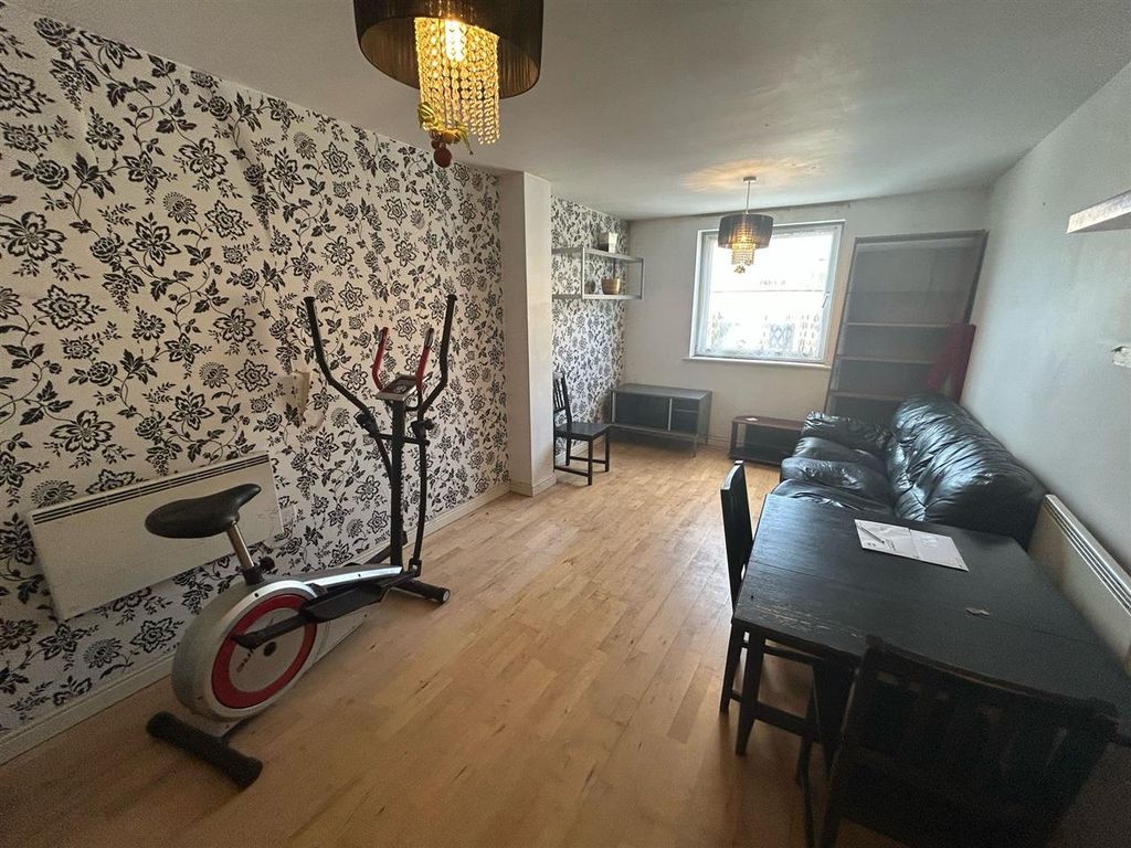 Property photo 3 of 8
