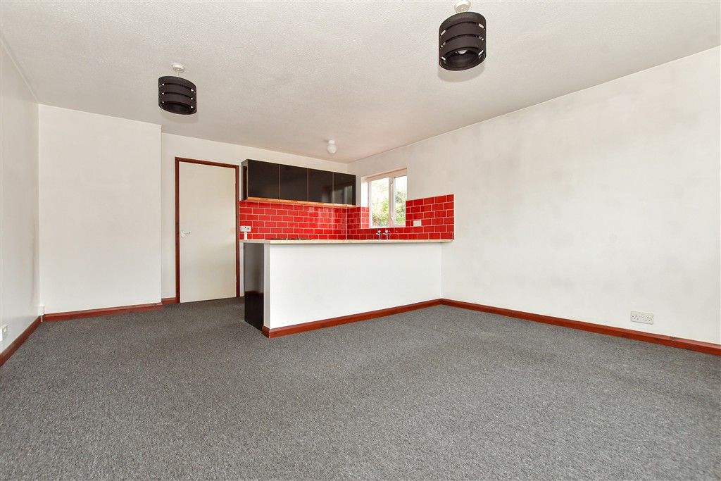 Property photo 1 of 10 Lounge