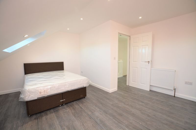 Property photo 1 of 8 Photo 5