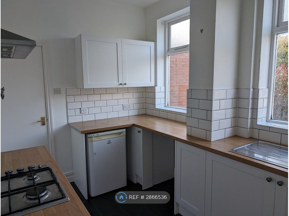 Property photo 3 of 14 Kitchen