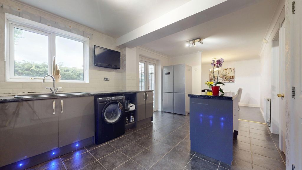 Property photo 2 of 26 4767183
