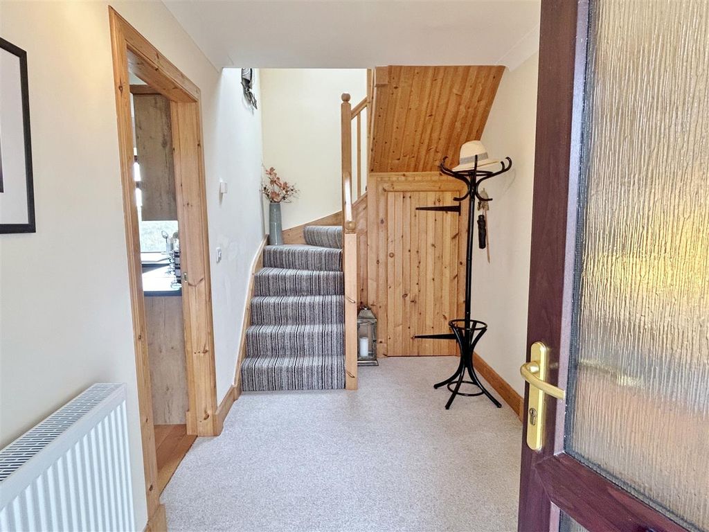Property photo 3 of 38 Entrance