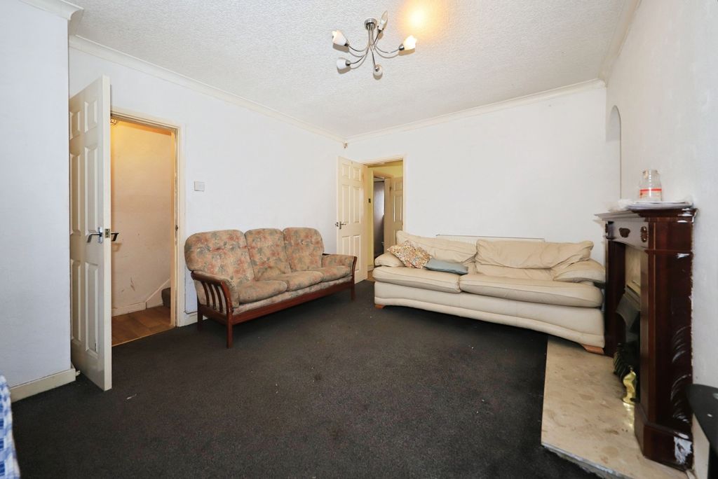 Property photo 2 of 17 Photo