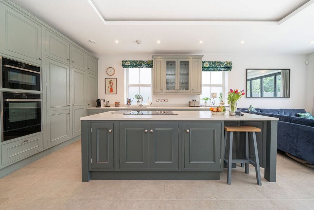 Property photo 3 of 21