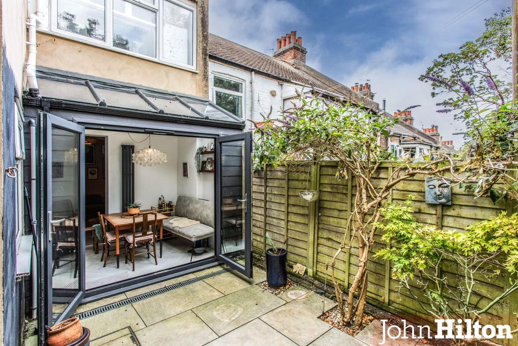 Property photo 2 of 19 Shanklin Road42.Jpg