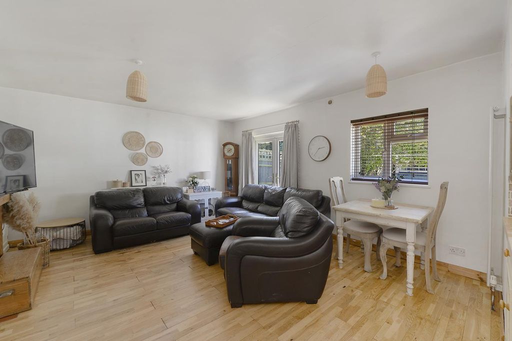 Property photo 3 of 18 40Standrews05.Jpg