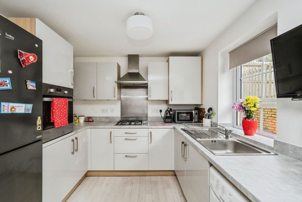 Property photo 3 of 15 Kitchen