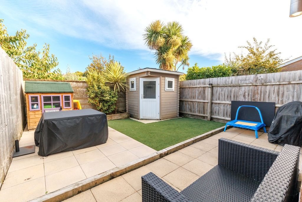 Property photo 2 of 25