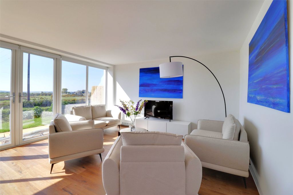 Property photo 3 of 18 3 - Picture No. 03