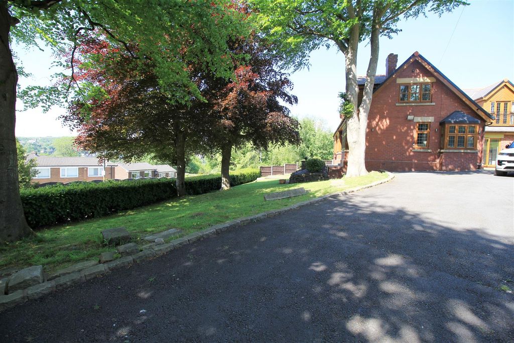 Huddersfield Road, Carrbrook, Stalybridge SK15, 4 bed detached house ...