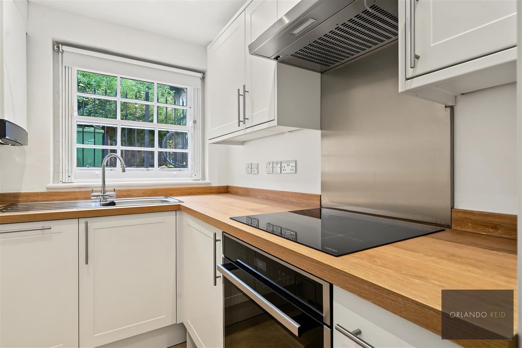 Property photo 2 of 12 Flat A, Cadmus House Sw4 7Xa-5.Jpg